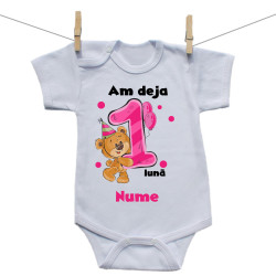 Body cu mânecă scurtă Am deja 1 lună cu ursuleț și numele copilului Fetiță