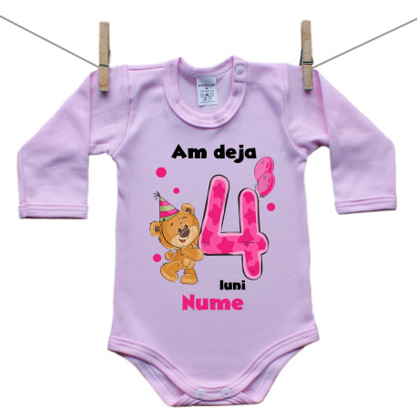 Body roz cu mânecă lungă Am deja 4 luni cu ursuleț și numele bebelușului Fetiță