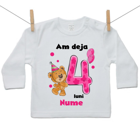 Tricou cu mânecă lungă Am deja 4 luni cu ursuleț și numele bebelușului Fetiță Tricou cu mânecă lungă Am deja 4 luni cu ursuleț și numele bebelușului Fetiță