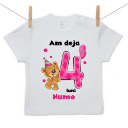 Tricou cu mânecă scurtă Am deja 4 luni cu ursuleț și numele bebelușului Fetiță