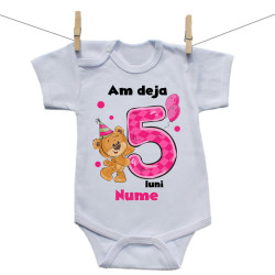 Body cu mânecă scurtă Am deja 5 luni cu ursuleț și numele copilului Fată
