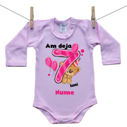 Body roz cu mânecă lungă Am deja 7 luni cu ursuleț și numele copilului Fetiță