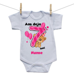 Body cu mânecă scurtă Am deja 7 luni cu ursuleț și numele copilului Fetiță