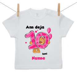 Tricou cu mânecă scurtă Am deja 10 luni cu ursuleț și numele copilului Fetiță