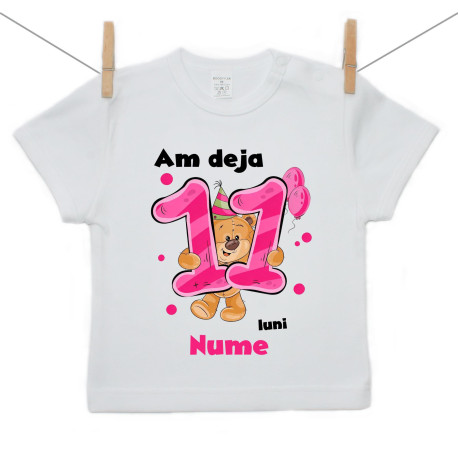 Tricou cu mânecă scurtă Am deja 11 luni cu ursuleț și numele copilului fetiță Tricou cu mânecă scurtă Am deja 11 luni cu ursuleț și numele copilului fetiță