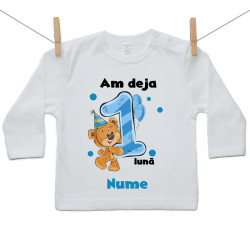 Tricou cu mânecă lungă Am deja 1 lună cu ursuleț și numele bebelușului Băiat