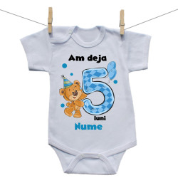 Body cu mânecă scurtă Am deja 5 luni cu ursuleț și numele copilului Băiat