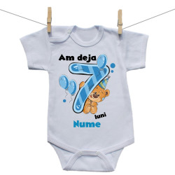 Body cu mânecă scurtă Am deja 7 luni cu ursuleț și numele copilului Băiat
