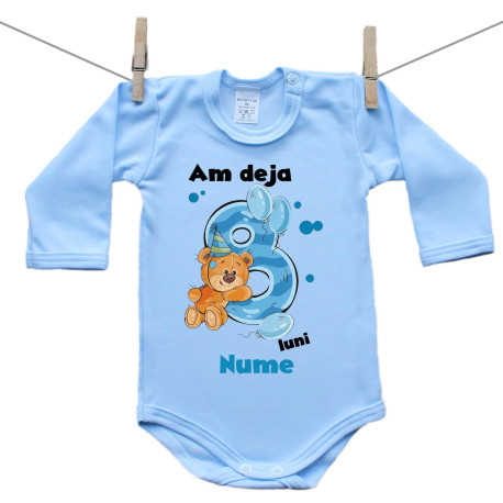 Body albastru cu mânecă lungă Am deja 8 luni cu ursuleț și numele copilului Băiat Body albastru cu mânecă lungă Am deja 8 luni cu ursuleț și numele copilului Băiat