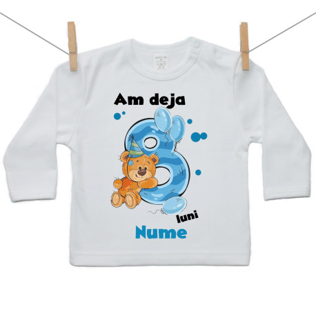Tricou cu mânecă lungă Am deja 8 luni cu ursuleț și numele copilului Băiat Tricou cu mânecă lungă Am deja 8 luni cu ursuleț și numele copilului Băiat