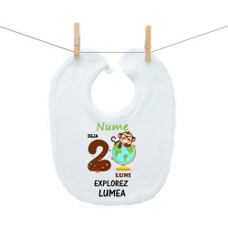 Bavetă cu capse Deja 2 luni explorez lumea