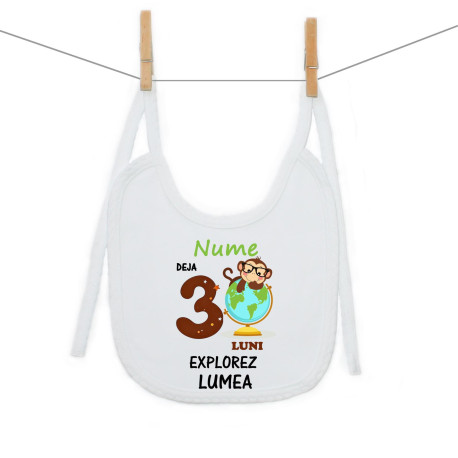 Bavetă cu șnur Deja 3 luni Explorez lumea Bavetă cu șnur Deja 3 luni Explorez lumea