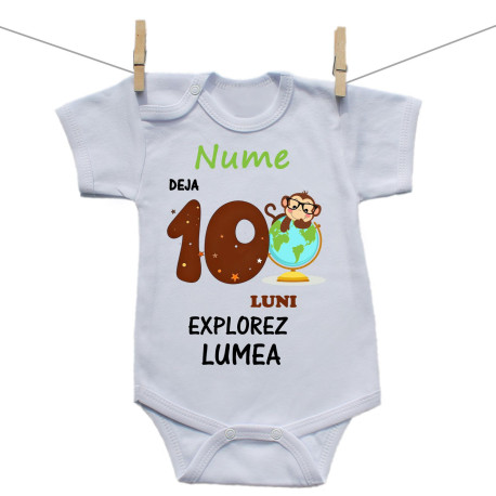 Body cu mânecă scurtă Deja 10 luni Explorez lumea Body cu mânecă scurtă Deja 10 luni Explorez lumea
