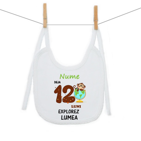 Bavetă cu șnur Deja 12 luni. Explorez lumea Bavetă cu șnur Deja 12 luni. Explorez lumea